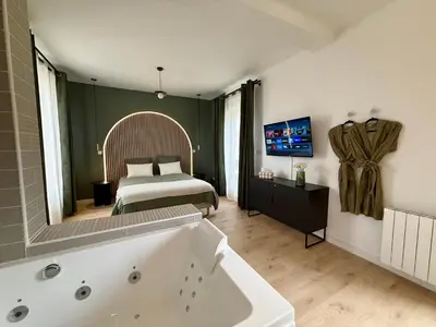 Un ou plusieurs lits dans un hébergement de l'établissement Évasion spa près de Giverny