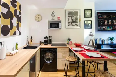 Cuisine ou kitchenette dans l'établissement Appart Ciné Spa Amiens Cathédrale Parking Beffroi