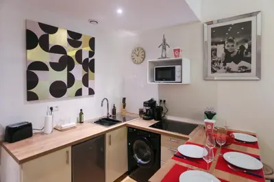 Cuisine ou kitchenette dans l'établissement Appart Ciné Spa Amiens Cathédrale Parking Beffroi