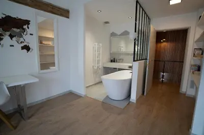 Salle de bains dans l'établissement CooLiving de la fôret
