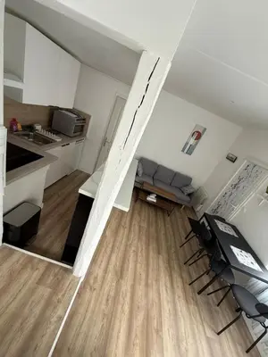 Cuisine ou kitchenette dans l'établissement Maison de ville cosy pour 4 personnes