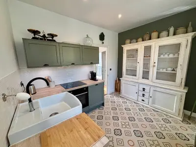 Cuisine ou kitchenette dans l'établissement La Folie Giverny - Villa Premium - 3 Suites VIP - 8 Pièces 150M2- Centre Village - Maison privatisée -Jardin paysagé - Parking-