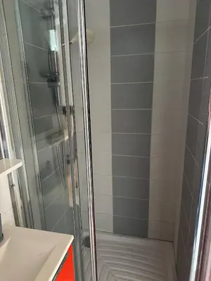 Salle de bains dans l'établissement Appt 5 a deux pas de la gare
