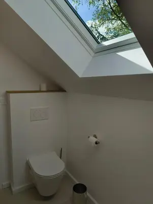 Salle de bains dans l'établissement LES PATICHERES - L'Atelier avec accès à la piscine