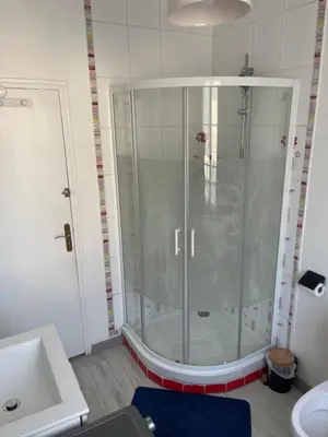 Salle de bains dans l'établissement 3 pièces Creil gare