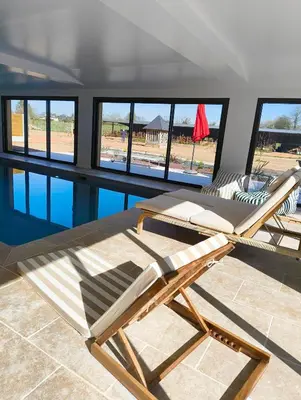Piscine de l'établissement LES PATICHERES - L'Etable avec accès piscine ou située à proximité