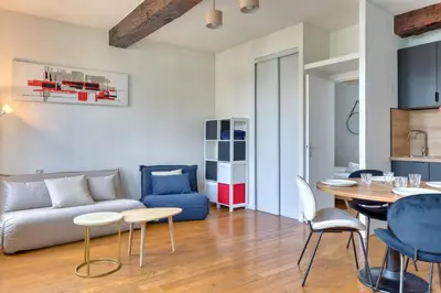 Coin salon dans l'établissement Petit Castel - charmant T2 de 39m au cœur de Rouen Rue du Gros-Horloge !