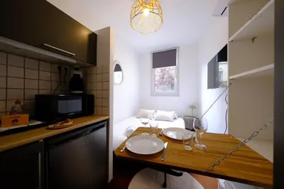 Cuisine ou kitchenette dans l'établissement Rouen Gare - Petit studio cosy - Climatisation
