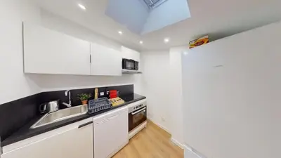 Cuisine ou kitchenette dans l'établissement Maison cosy et calme à proximité de la gare
