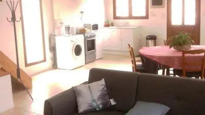 Cuisine ou kitchenette dans l'établissement dans corps de ferme en Picardie