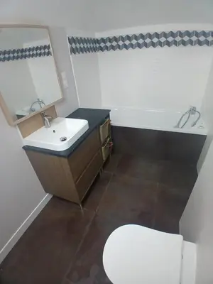 Salle de bains dans l'établissement Belle demeure à 12 min de la mer