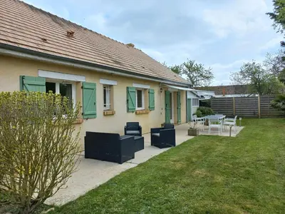 Jardin de l'établissement Maison chaleureuse de plain pied avec 3 chambres