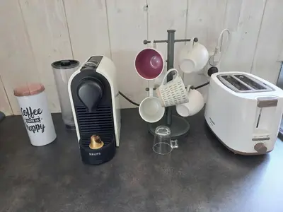 Plateau bouilloire dans l'établissement Maison chaleureuse de plain pied avec 3 chambres