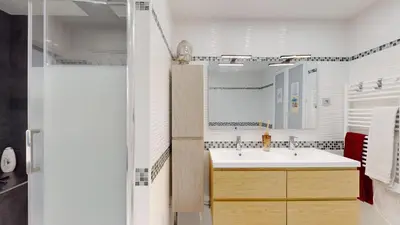 Salle de bains dans l'établissement Kimia Suite Room