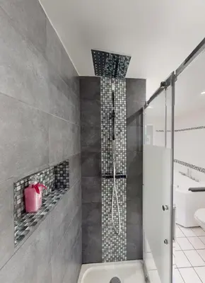 Salle de bains dans l'établissement Kimia Suite Room