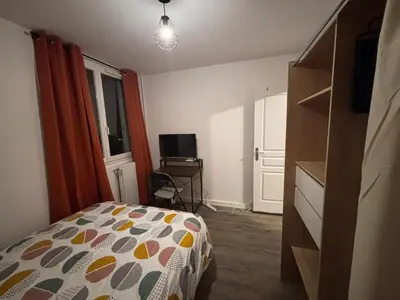 Télévision ou salle de divertissement dans l'établissement dunes dorees - chambre privee