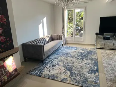 Télévision ou salle de divertissement dans l'établissement Maison Serenity Domont Retreat