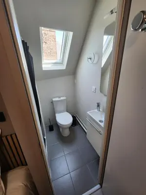 Salle de bains dans l'établissement chambre orange