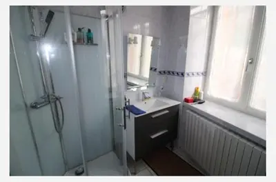 Salle de bains dans l'établissement Chambre double ou twin au bord de Seine