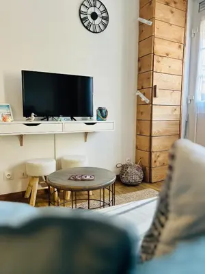 Télévision ou salle de divertissement dans l'établissement Maison de pêcheur