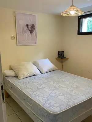 Un ou plusieurs lits dans un hébergement de l'établissement La maison du soleil