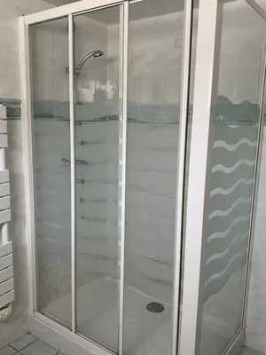 Salle de bains dans l'établissement La maison du soleil