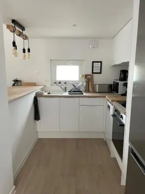 Cuisine ou kitchenette dans l'établissement Proche Rouen - Magnifique T4 - 3 chambres