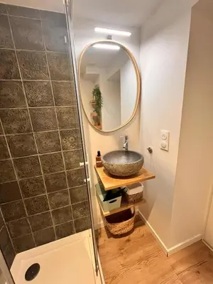 Salle de bains dans l'établissement L'Écrin de Pierre T1 bis balcon