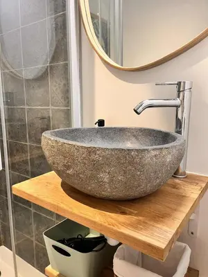 Salle de bains dans l'établissement L'Écrin de Pierre T1 bis balcon