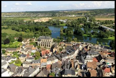 Vue générale sur Pont-de-lʼArche ou vue de la ville depuis l'appartement