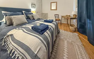 Un ou plusieurs lits dans un hébergement de l'établissement Charmante Maison De Ville