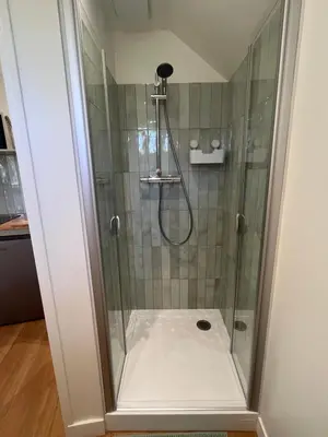 Salle de bains dans l'établissement Petite maison indépendante