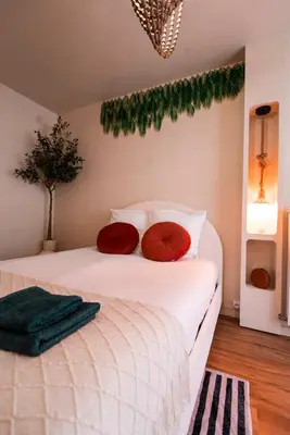 Un ou plusieurs lits dans un hébergement de l'établissement Triplex Design avec Rooftop et Salle Cinéma