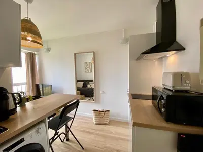 Cuisine ou kitchenette dans l'établissement Urban Ecrin fully equipped studio 5 min from station