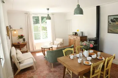 Coin salon dans l'établissement La Petite Fontaine