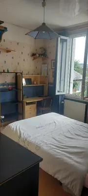 Cuisine ou kitchenette dans l'établissement Maison de ville