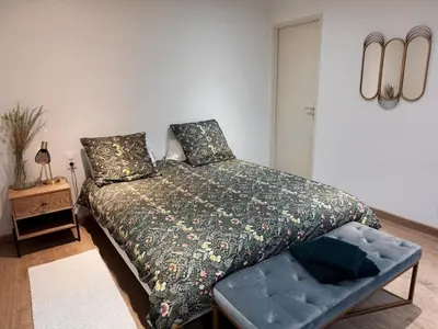 Un ou plusieurs lits dans un hébergement de l'établissement Chambre indépendante avec salle de bain et toilettes