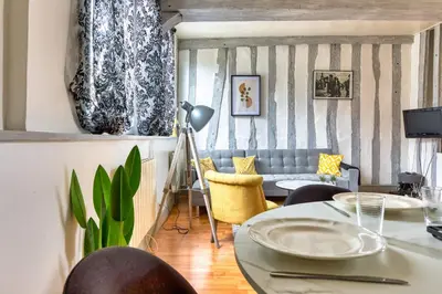 Coin salon dans l'établissement Le Auguste charmant duplex avec terrasse