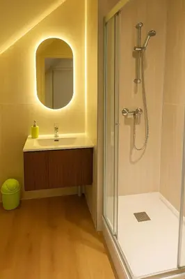 Salle de bains dans l'établissement NOUVEAU ! Logement refait à neuf !