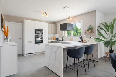 Cuisine ou kitchenette dans l'établissement Magnifique Maison, Spacieuse & Élégante - 5 chambres, terrasse & Parking