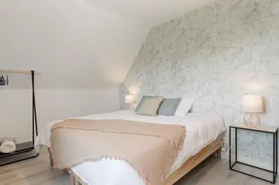 Un ou plusieurs lits dans un hébergement de l'établissement Magnifique Maison, Spacieuse & Élégante - 5 chambres, terrasse & Parking
