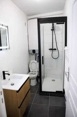 Salle de bains dans l'établissement Le Soleil Cormeillais