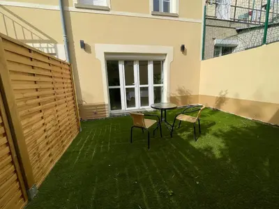 Jardin de l'établissement 2-Appartement RDC 28 m2 avec Jardin