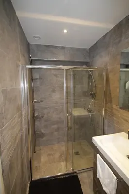 Salle de bains dans l'établissement 2-Appartement RDC 28 m2 avec Jardin