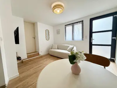 Coin salon dans l'établissement Appartement le Cocoon, 5 min du port