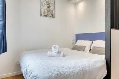 Un ou plusieurs lits dans un hébergement de l'établissement Le Marie superbe studio avec balnéo au coeur de Rouen