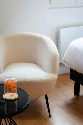 Coin salon dans l'établissement Le Marie superbe studio avec balnéo au coeur de Rouen