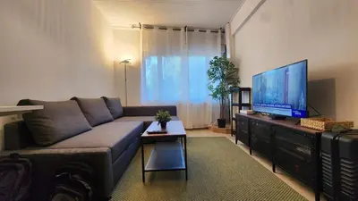 Télévision ou salle de divertissement dans l'établissement Studio jardin de l'hôtel de ville