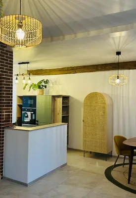 Cuisine ou kitchenette dans l'établissement Studio rénové à 2 pas du centre-ville de Senlis