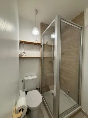 Salle de bains dans l'établissement Le Contemporain - 2p - wifi